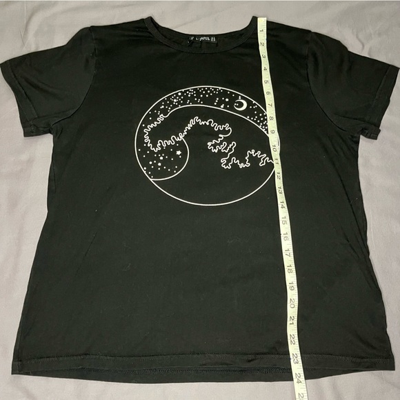 Zaful size large black t-shirt with white wave design on the front - Picture 5 of 5
